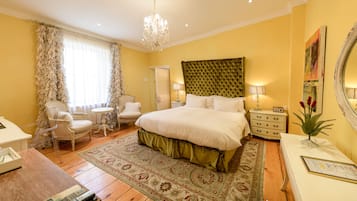 1 sovrum, sÀngtillbehör av högsta kvalitet och duntÀcken