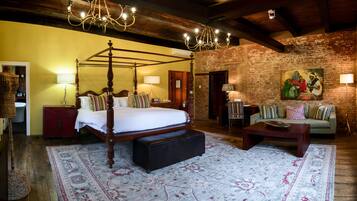 1 bedroom, premium bedding, down comforters, memory foam beds