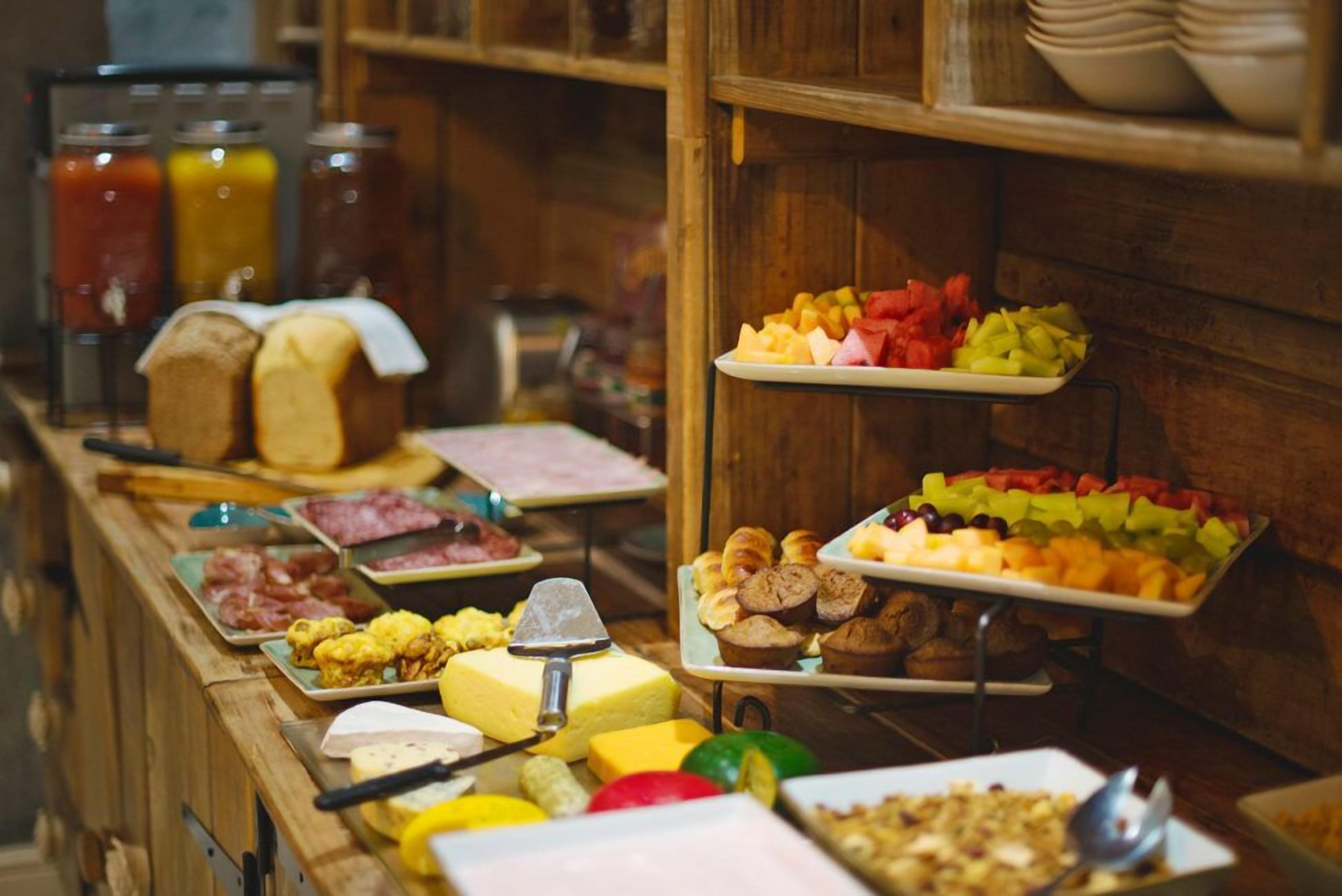 daily continental breakfast (zar 180.00 per person)