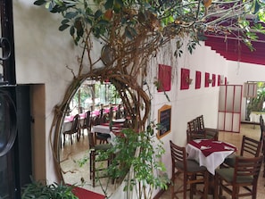 Breakfast served - Hotel Le Bergerac (San José)