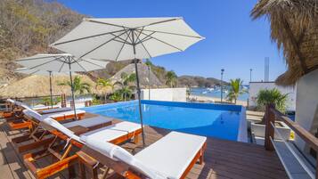 Beach nearby, sun loungers, beach umbrellas, beach towels