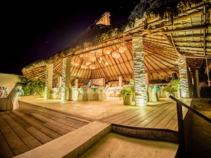 Outdoor banquet area - Hotel Marina Resort & Beach Club (Santa María Huatulco)