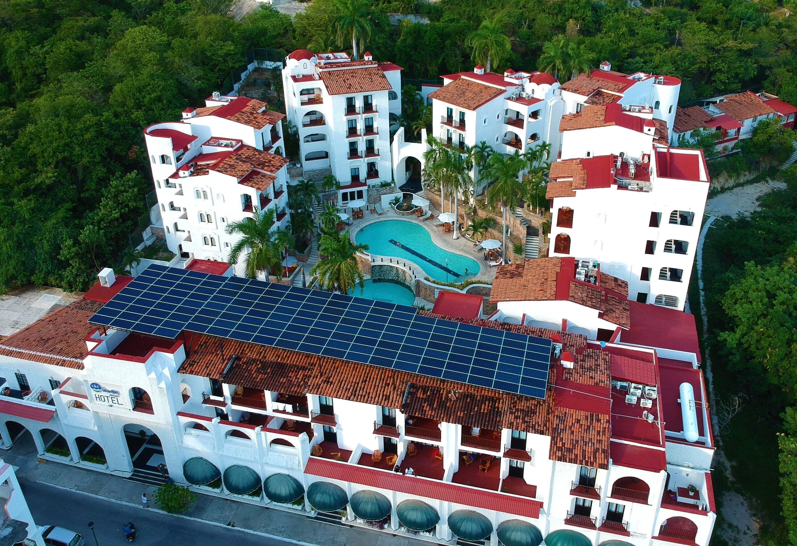 Vista frontal de la propiedad