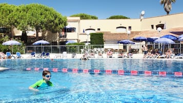 Kolam renang outdoor musiman