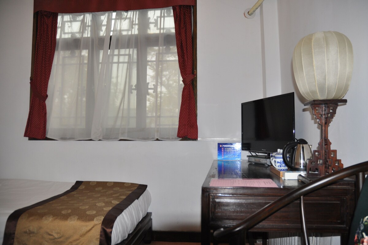 In-room safe, rollaway beds (surcharge), WiFi (free)