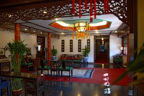 Lobby sitting area - Lu Song Yuan Hotel (Beijing)