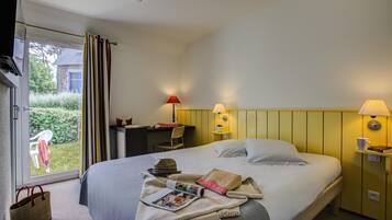 2 bedrooms, individually decorated, individually furnished