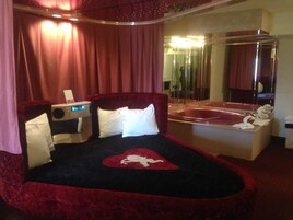 Decoración personalizada, muebles diferentes y escritorio 