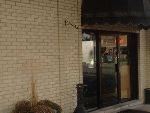 Exterior - Stardust Motel (Naperville)