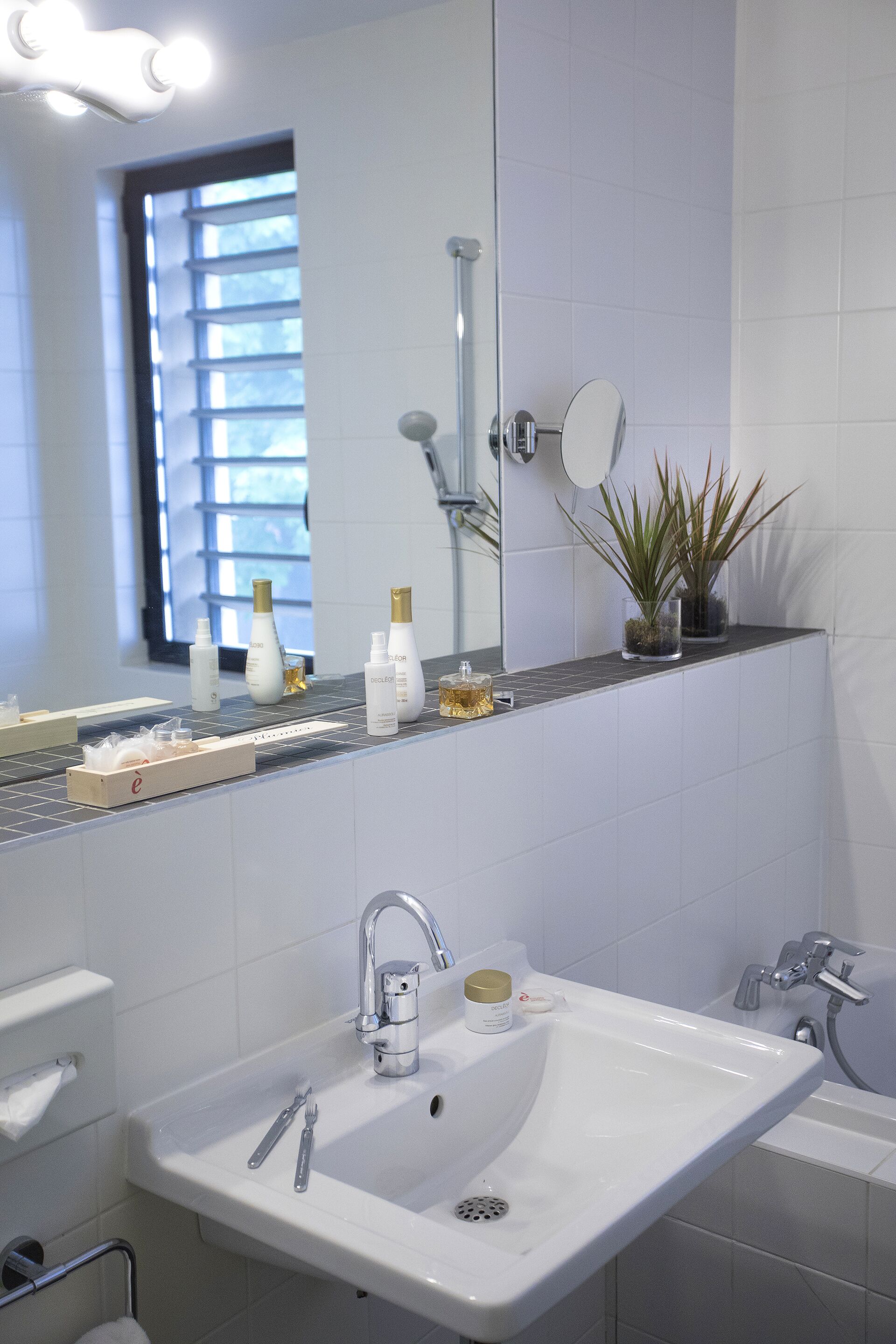 contemplative double room | bathroom | free toiletries, hair dryer, bathrobes, slippers