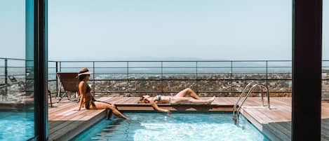 Outdoor pool, pool loungers