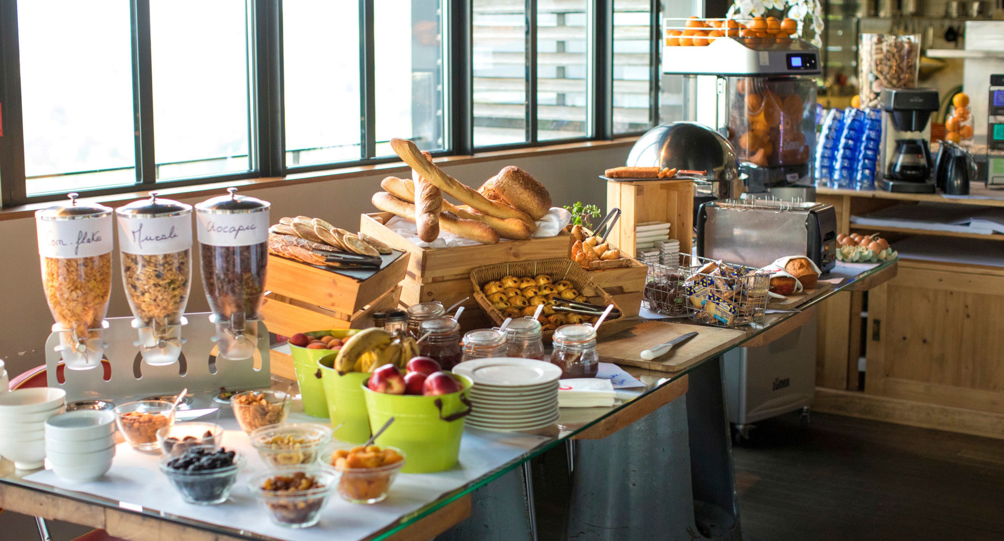 daily buffet breakfast (eur 25 per person)