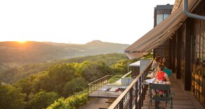 Se sirven desayunos, comidas, cenas y cocina local 