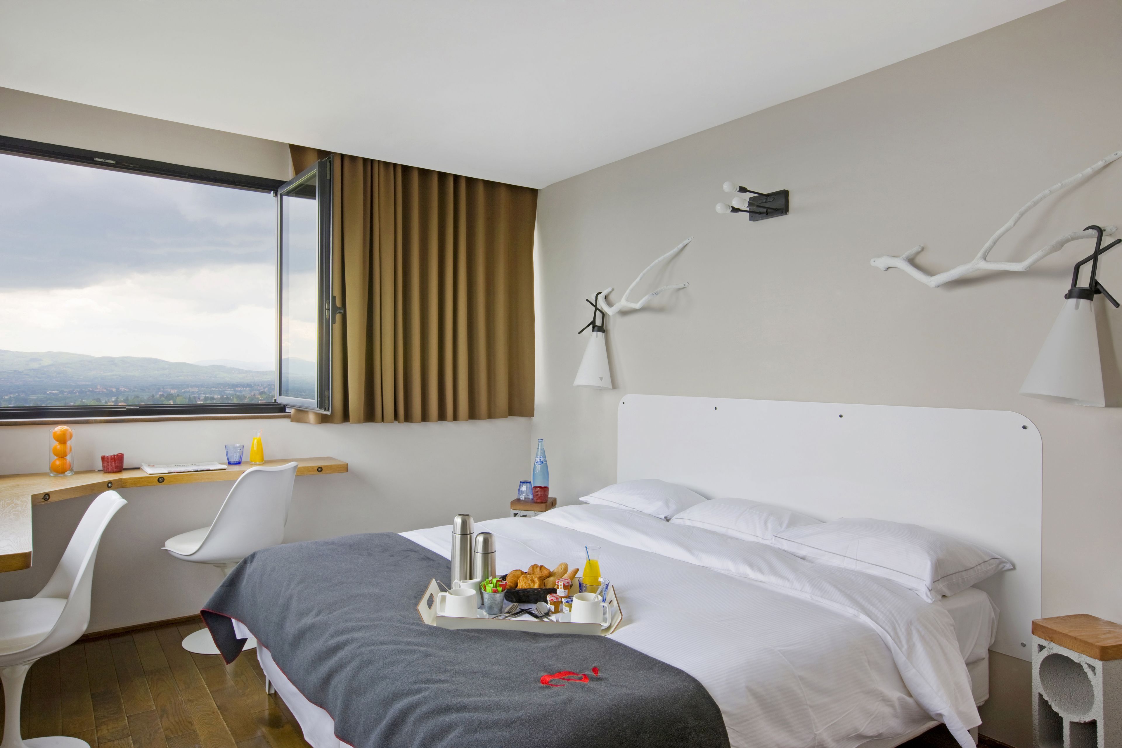 room belvédère acces to the spa | room service – dining