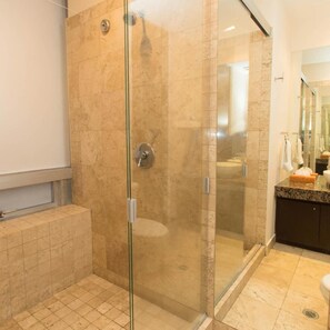 Bathroom - HauSuites By Dominion Santa Fe (Mexico City)