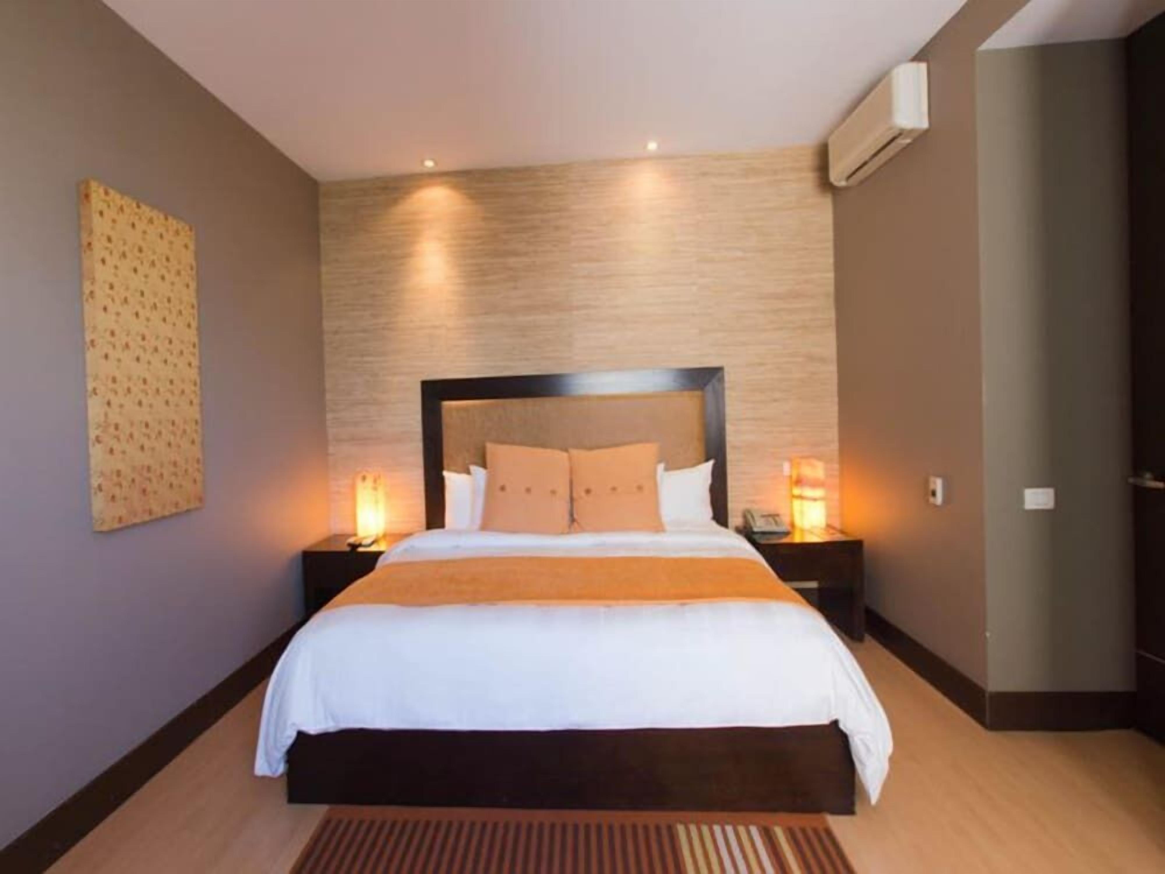 이집트산 면 시트, 고급 침구, 객실 내 금고, 책상