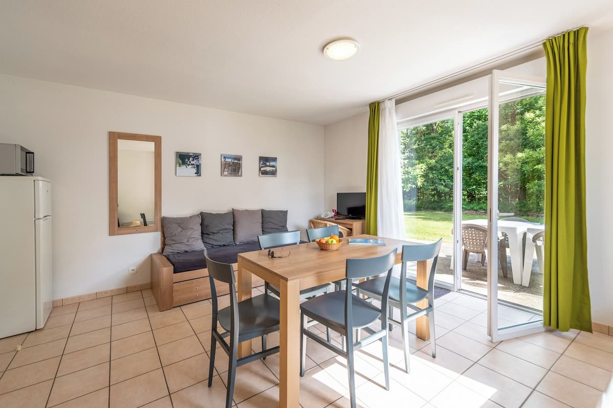 Privilege Apartment, 5 persons | Living area | 80-cm flat-screen TV with digital channels, TV, table tennis