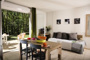 80-cm flat-screen TV with digital channels, TV, ping pong - Terres de France - Le Domaine du Golf (Saumur)