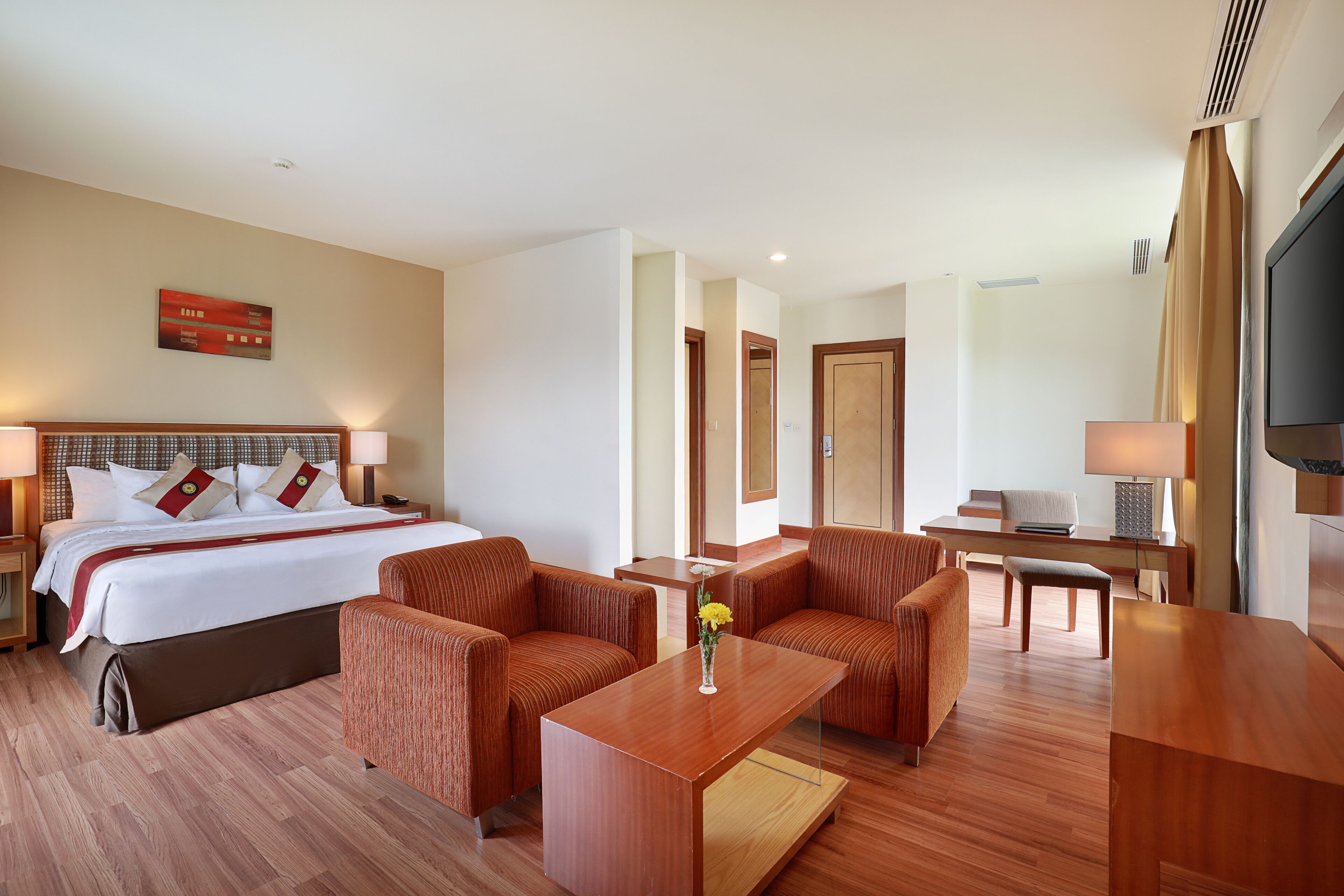 Premium bedding, minibar, in-room safe, desk