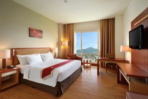 Superior Double Room | Premium bedding, minibar, in-room safe, desk - Swiss-Belhotel Maleosan Manado (Manado)