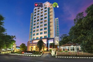 Front of property - Swiss-Belhotel Maleosan Manado (Manado)