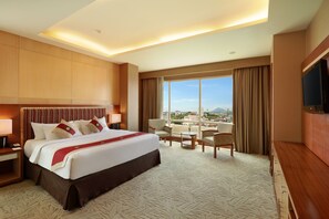Presidential Double Room | Premium bedding, minibar, in-room safe, desk - Swiss-Belhotel Maleosan Manado (Manado)