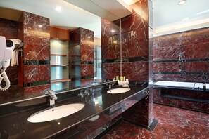 Presidential Double Room | Bathroom | Bathtub, hair dryer, slippers, towels