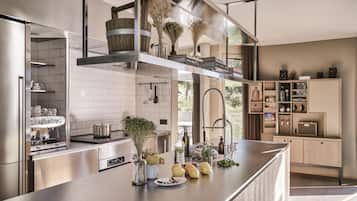 Room (Huntsman Lodge) | Private kitchen | Fridge, coffee/tea maker