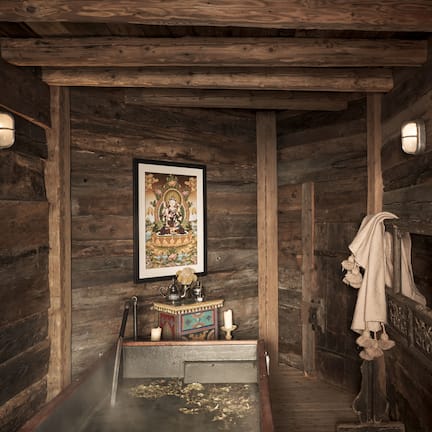 Sauna, hot tub, steam room, body treatments, aromatherapy