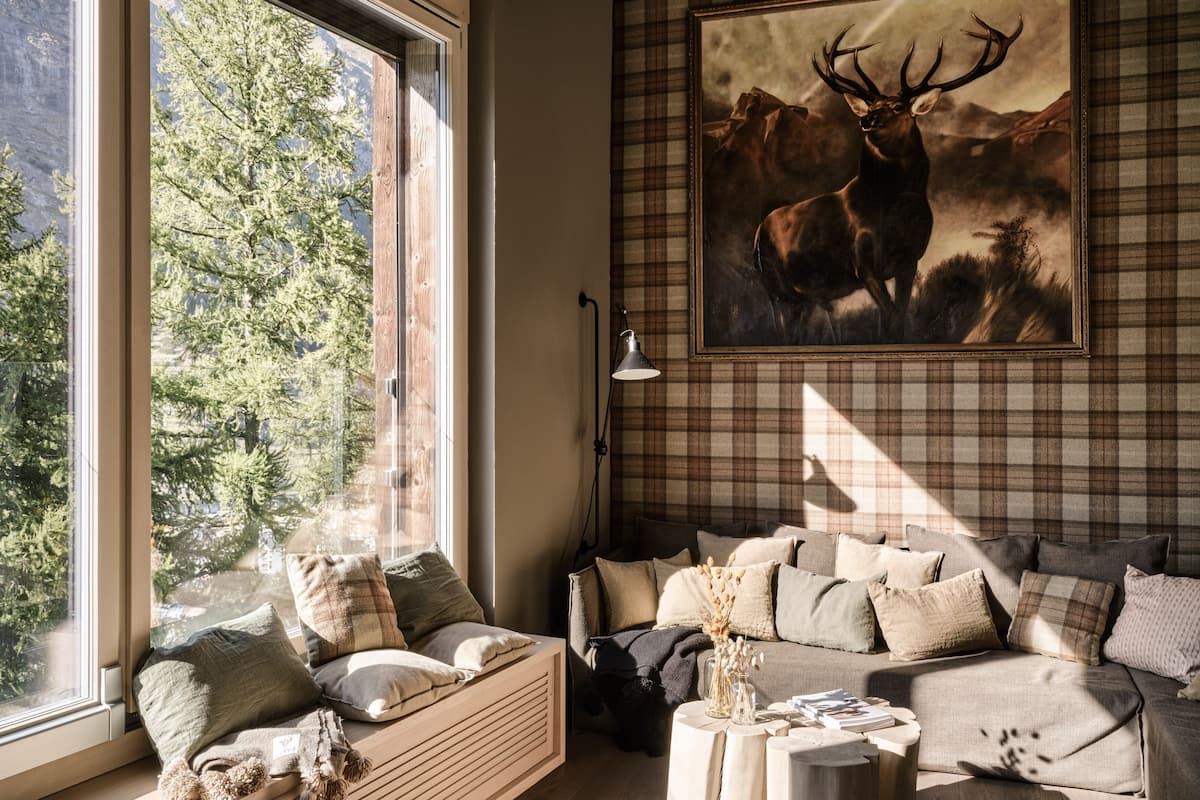 room (huntsman lodge) | 1 bedroom, minibar, in-room safe, individually furnished