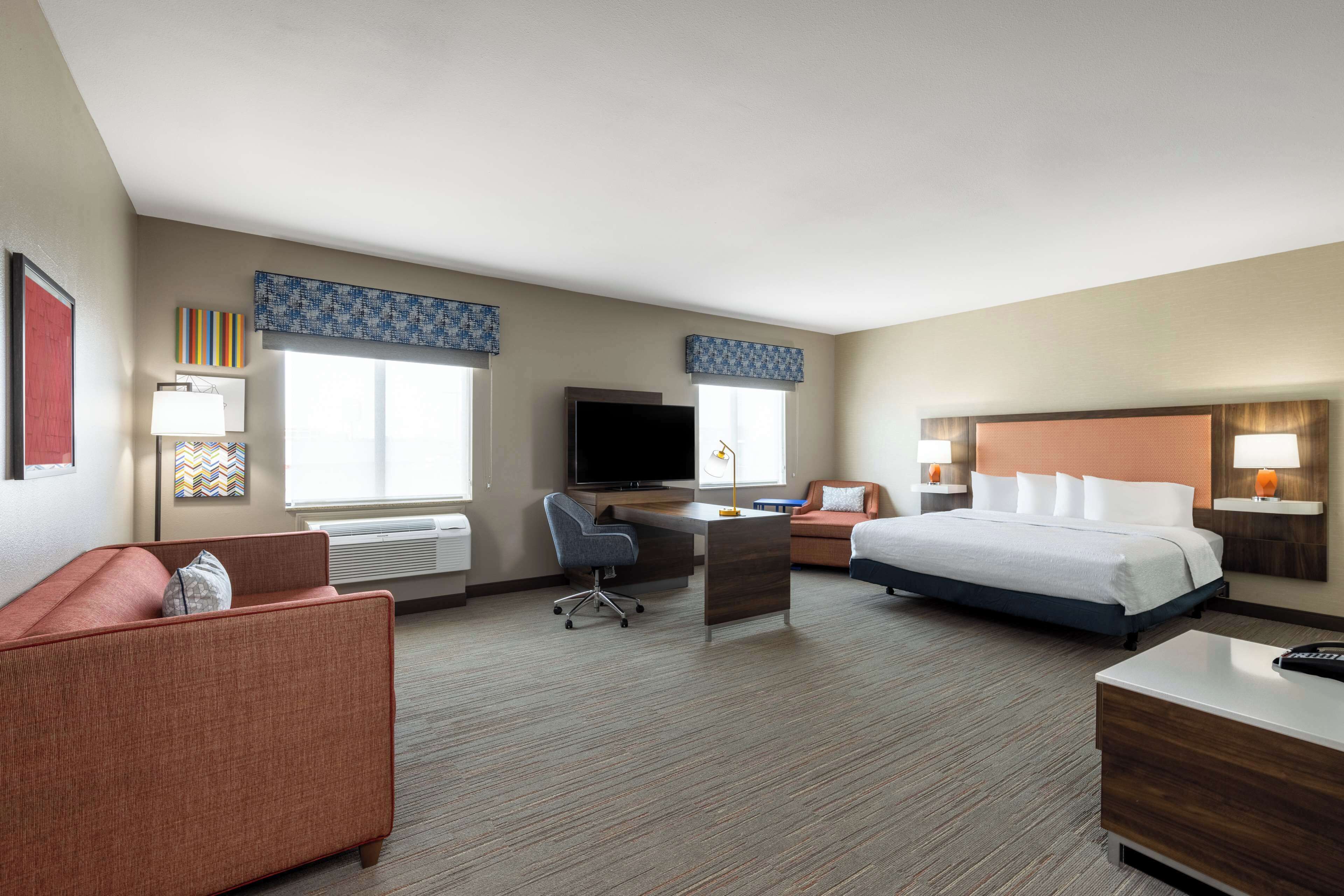 studio, one king bed, roll in shower | premium bedding, down duvets, pillow-top beds, in-room safe