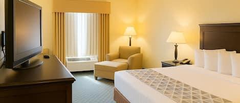 Suite, 1 King Bed with Sofabed, Non-Smoking | Una scrivania, ferro/asse da stiro, Wi-Fi gratuito, lenzuola