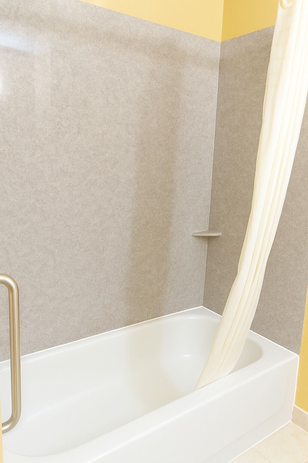 combined shower/bathtub, deep-soaking bathtub, free toiletries