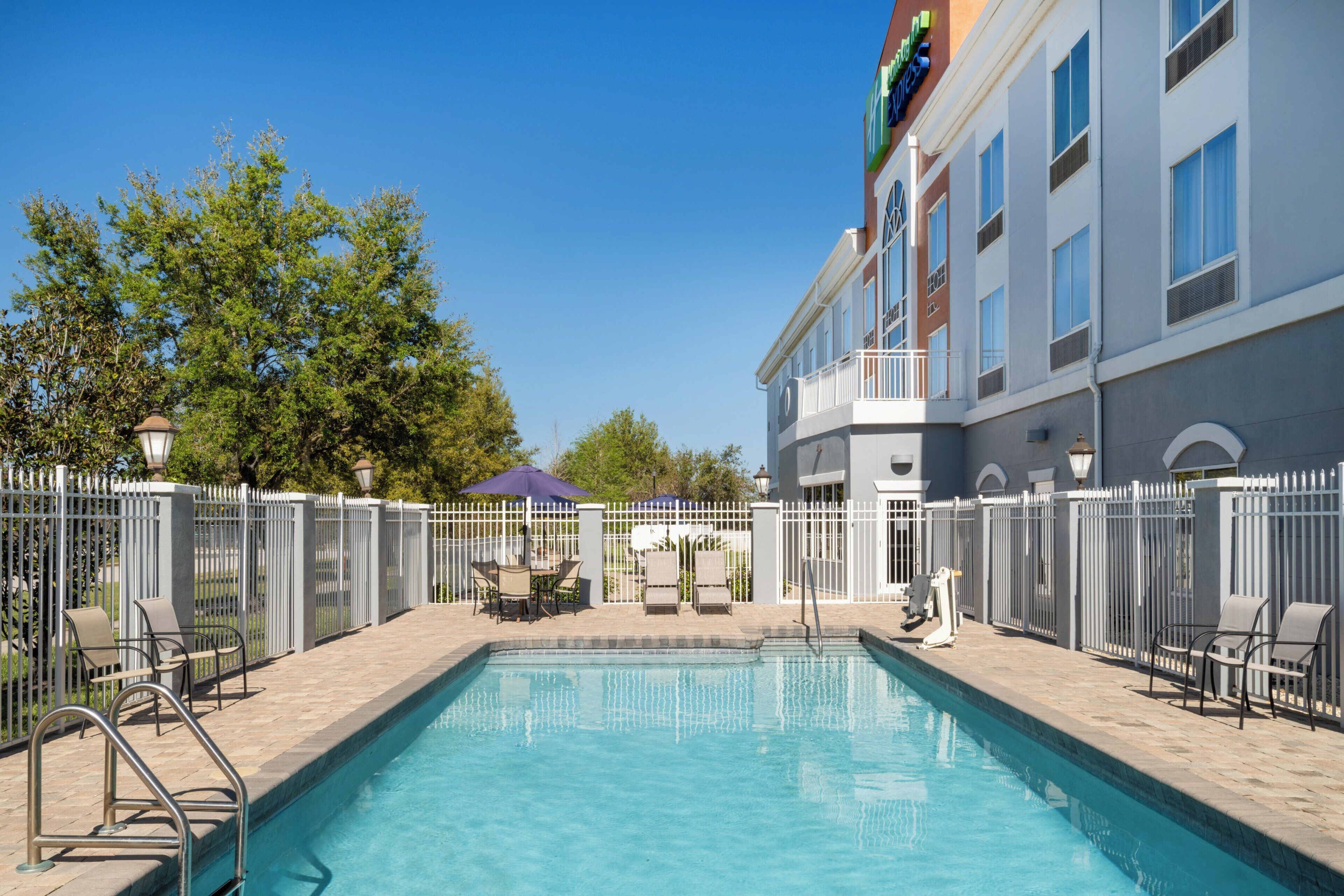 Outdoor pool, pool loungers