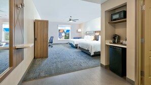 A hotel room with a bed, a desk, a microwave, and a coffee machine. - Holiday Inn Express & Suites North Dallas at Preston by IHG (Dallas)