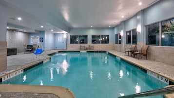 Indoor pool, sun loungers