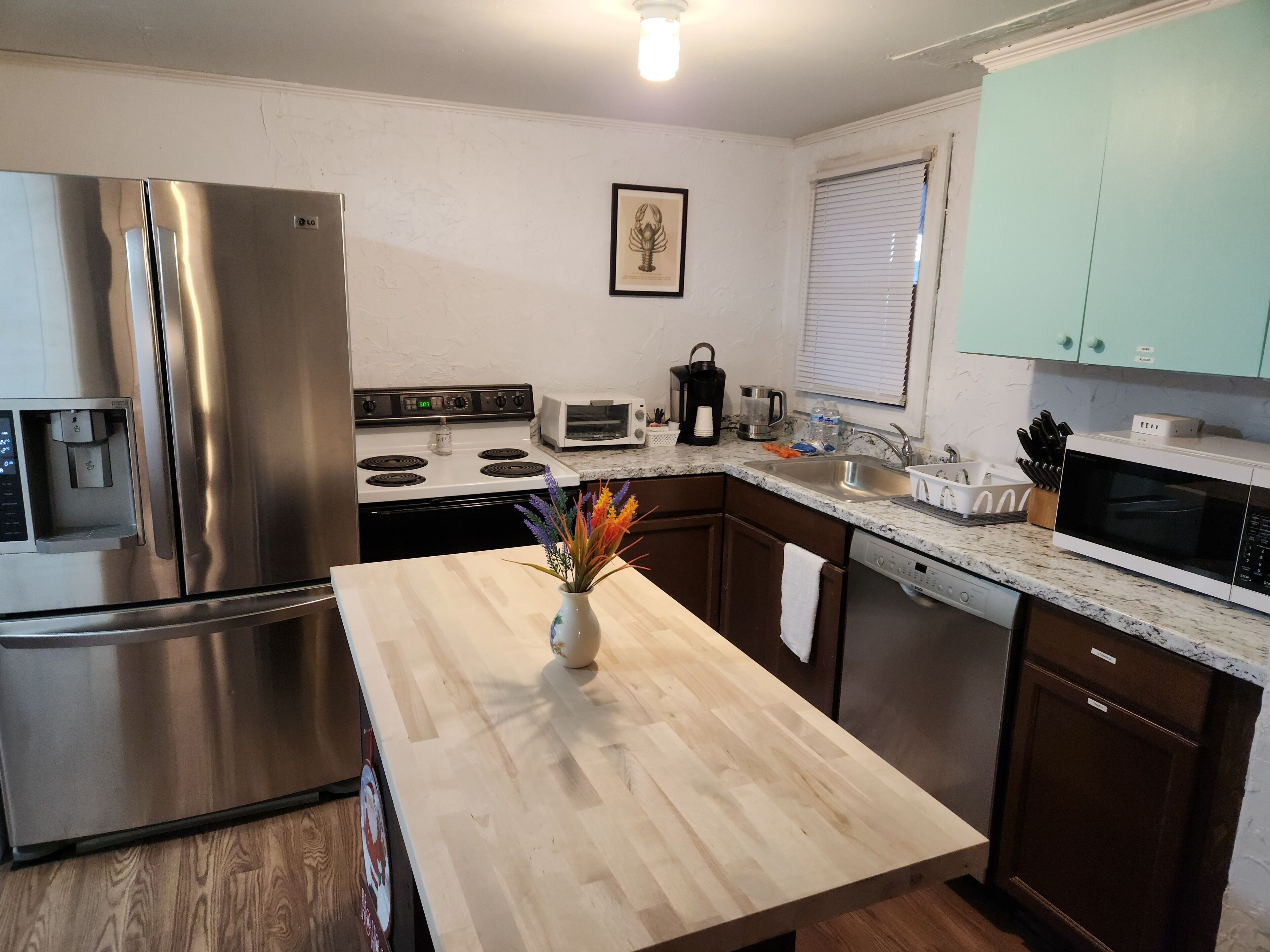 Quarto triplo luxo, 2 quartos | Roupas de cama premium, individualmente decorados, escrivaninha