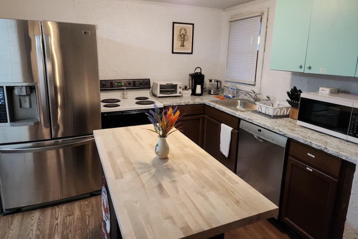 Deluxe Triple Room, 2 Bedrooms | Premium bedding, individually decorated, desk, free WiFi