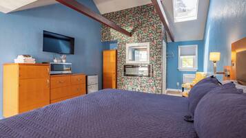 Deluxe Single Room, 1 King Bed | Premium bedding, individually decorated, desk, free WiFi