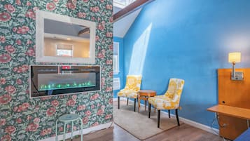 Deluxe Single Room, 1 King Bed | Living area | 50-inch TV with digital channels