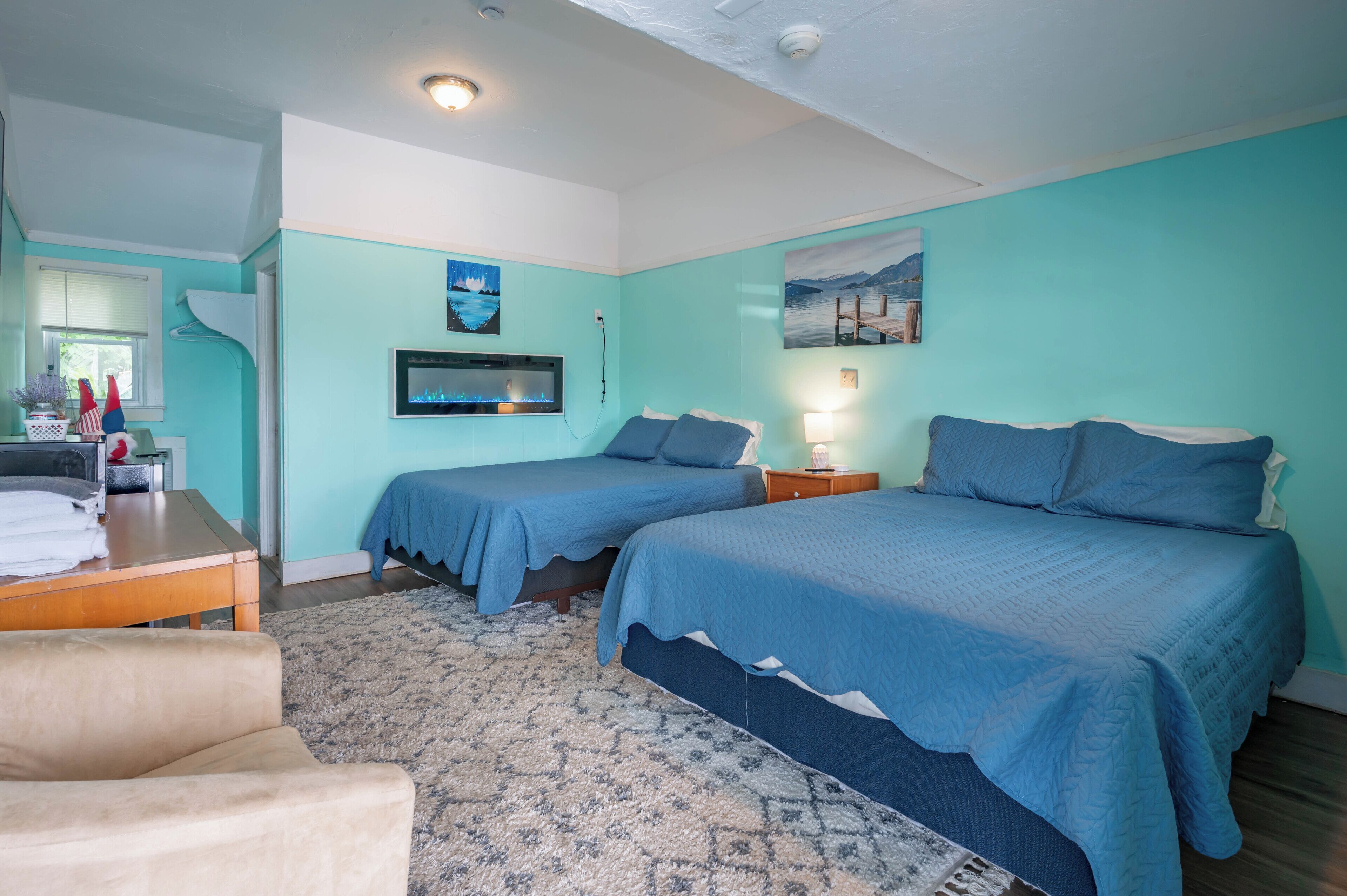 Quarto solteiro luxo, 2 camas Queen | Roupas de cama premium, individualmente decorados, escrivaninha