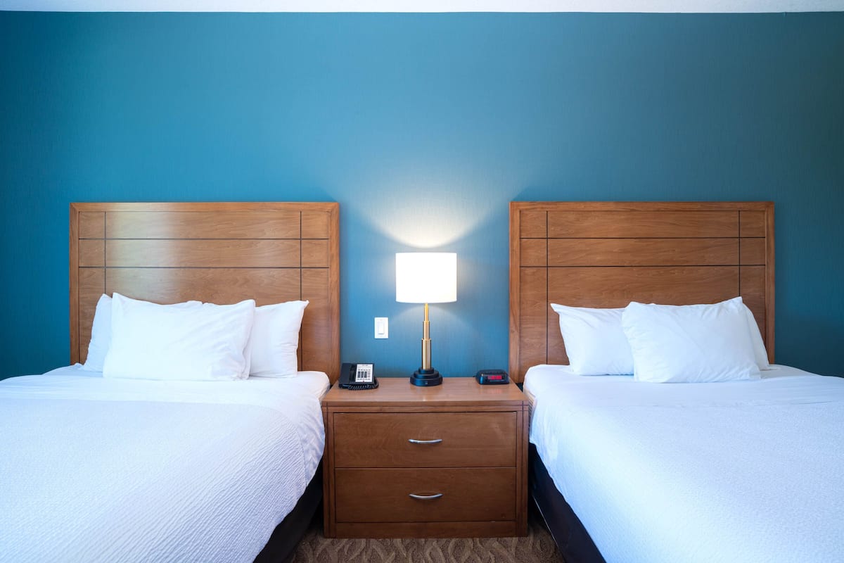 in-room safe, desk, laptop workspace, blackout curtains