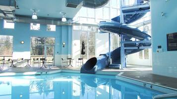 Indoor pool, pool loungers