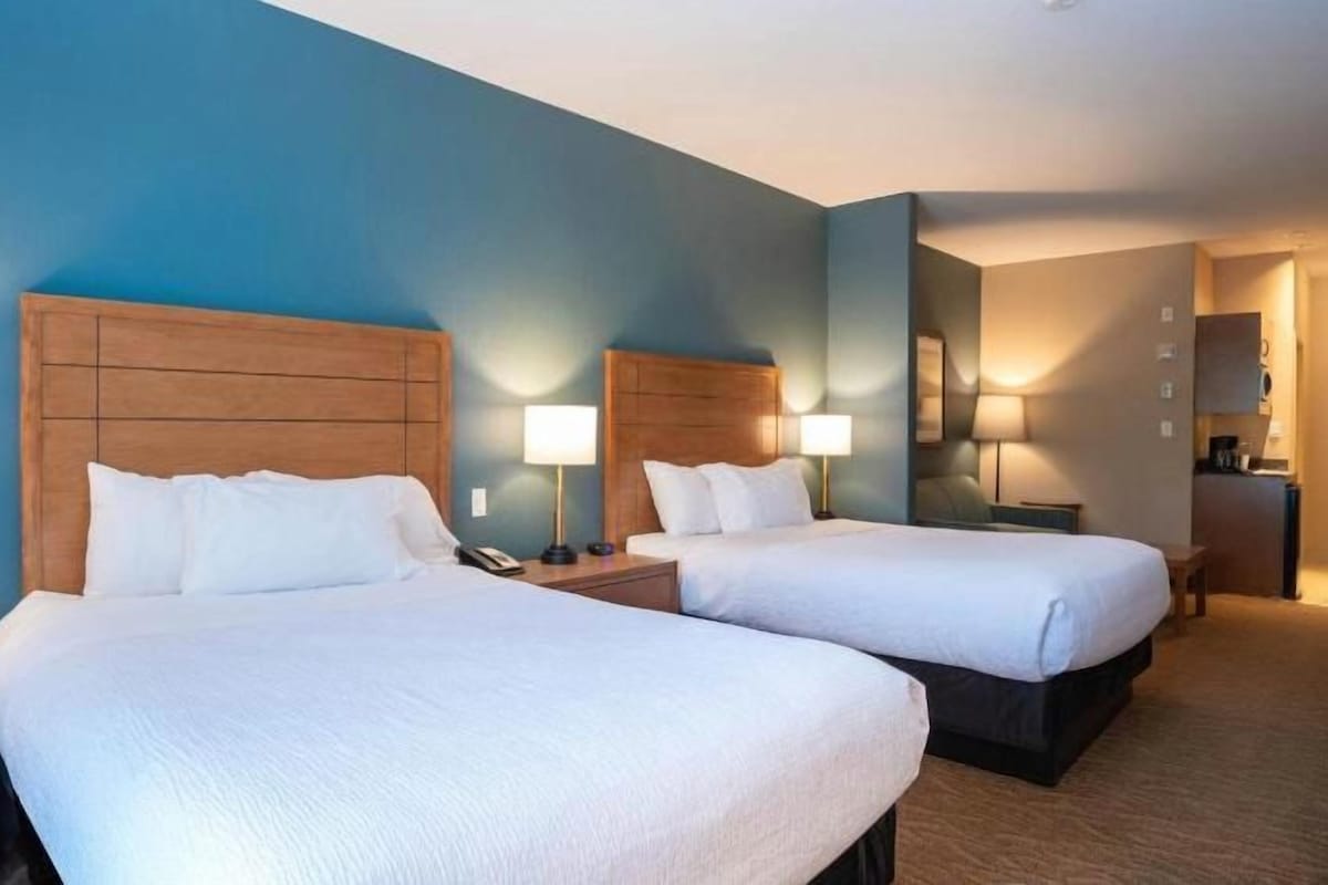 In-room safe, desk, laptop workspace, blackout drapes