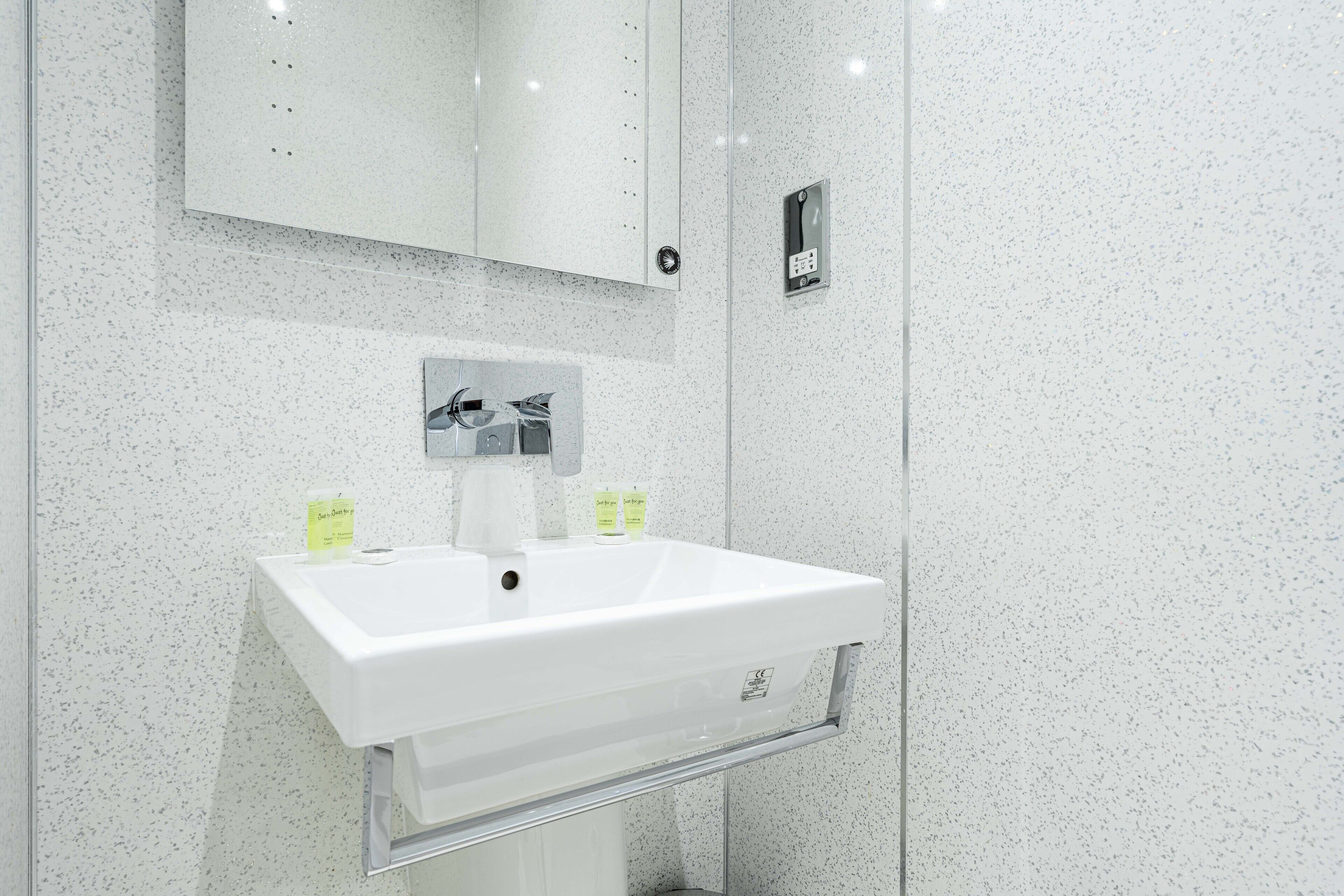 Photo - Lancaster Court Hotel