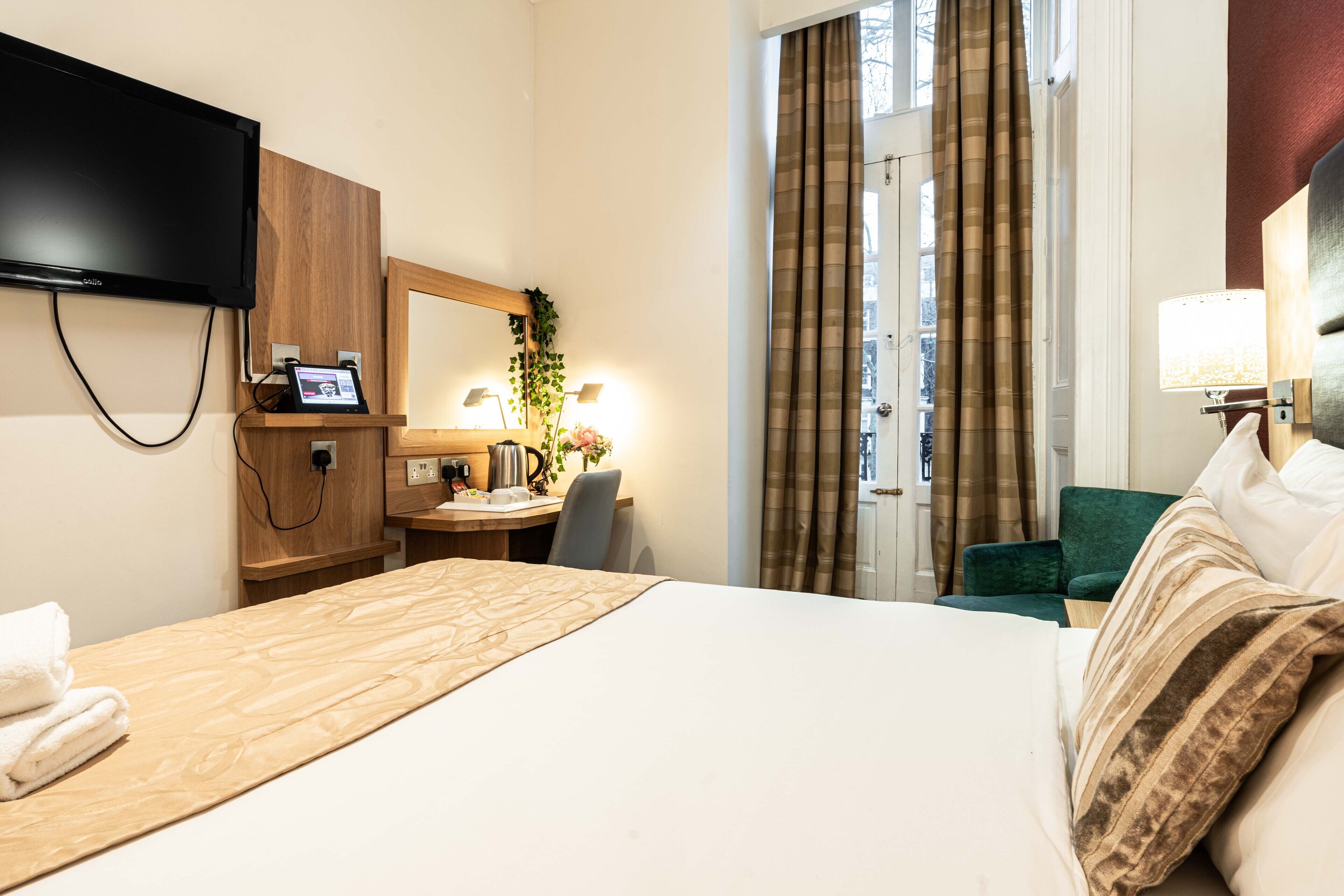 Photo - Lancaster Court Hotel