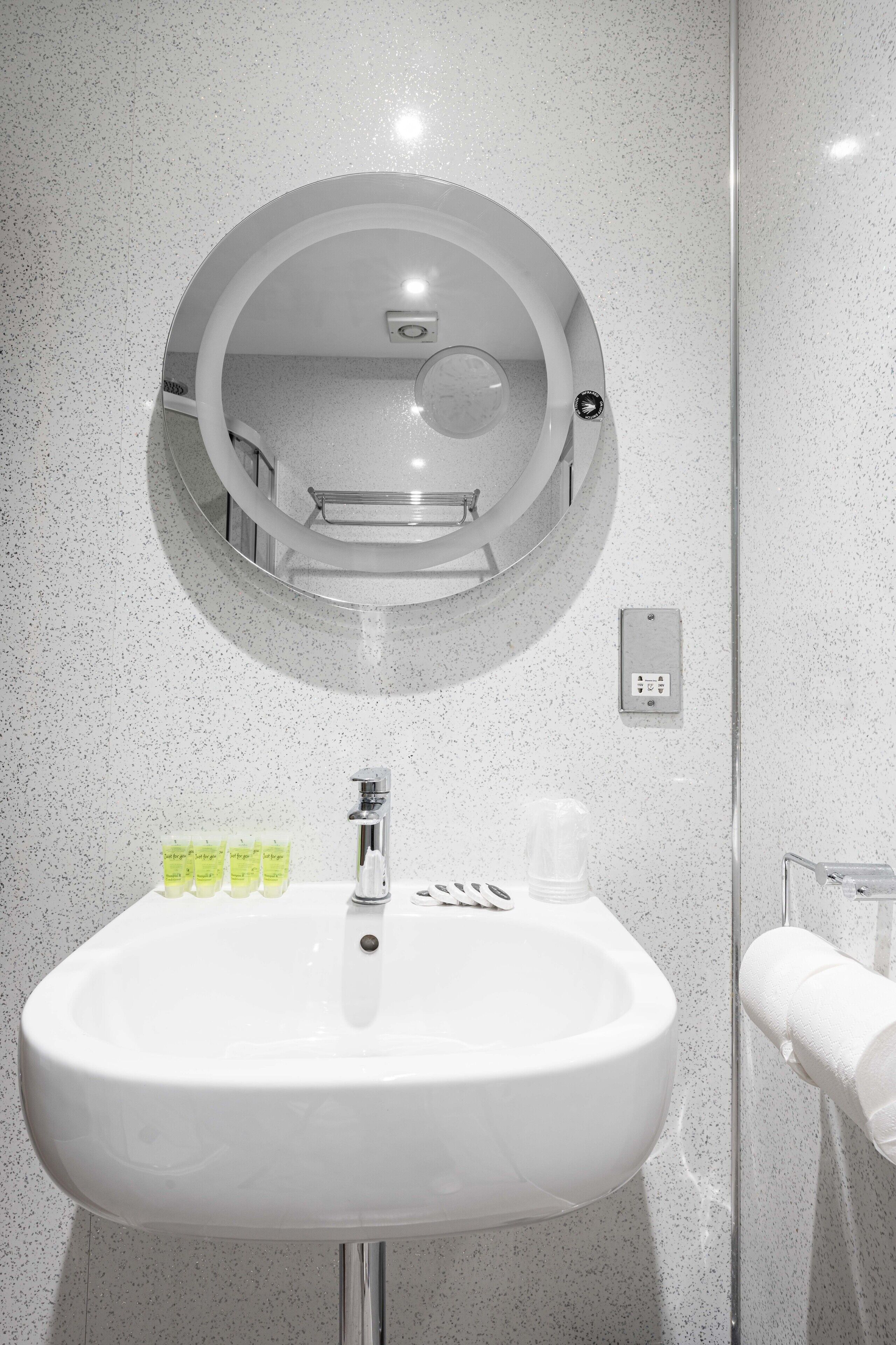 Photo - Lancaster Court Hotel