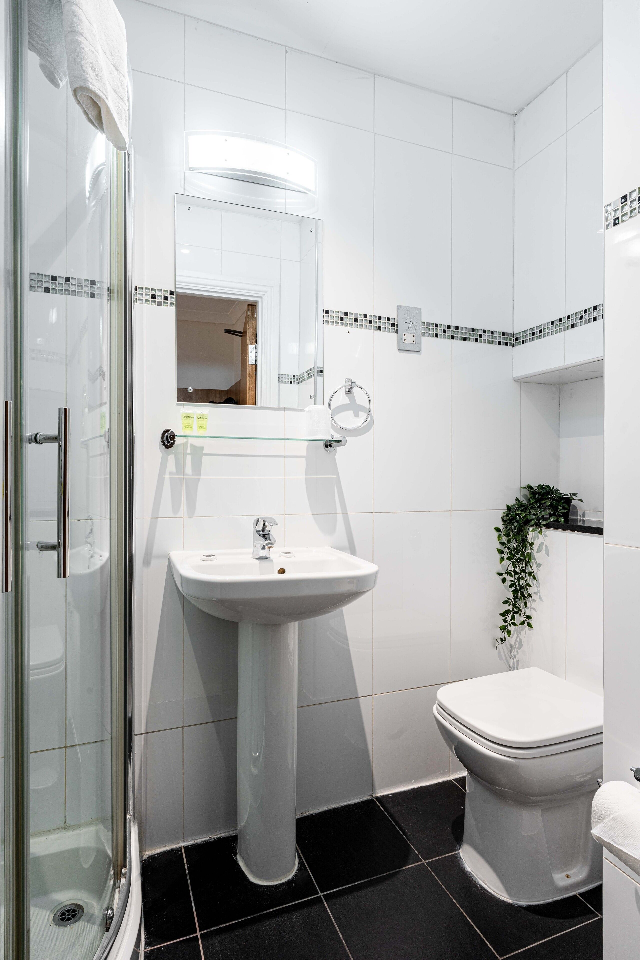 Photo - Lancaster Court Hotel