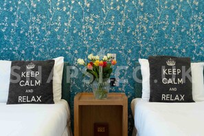 Triple Room, Ensuite | Free WiFi, bed sheets - Lancaster Court Hotel (London)