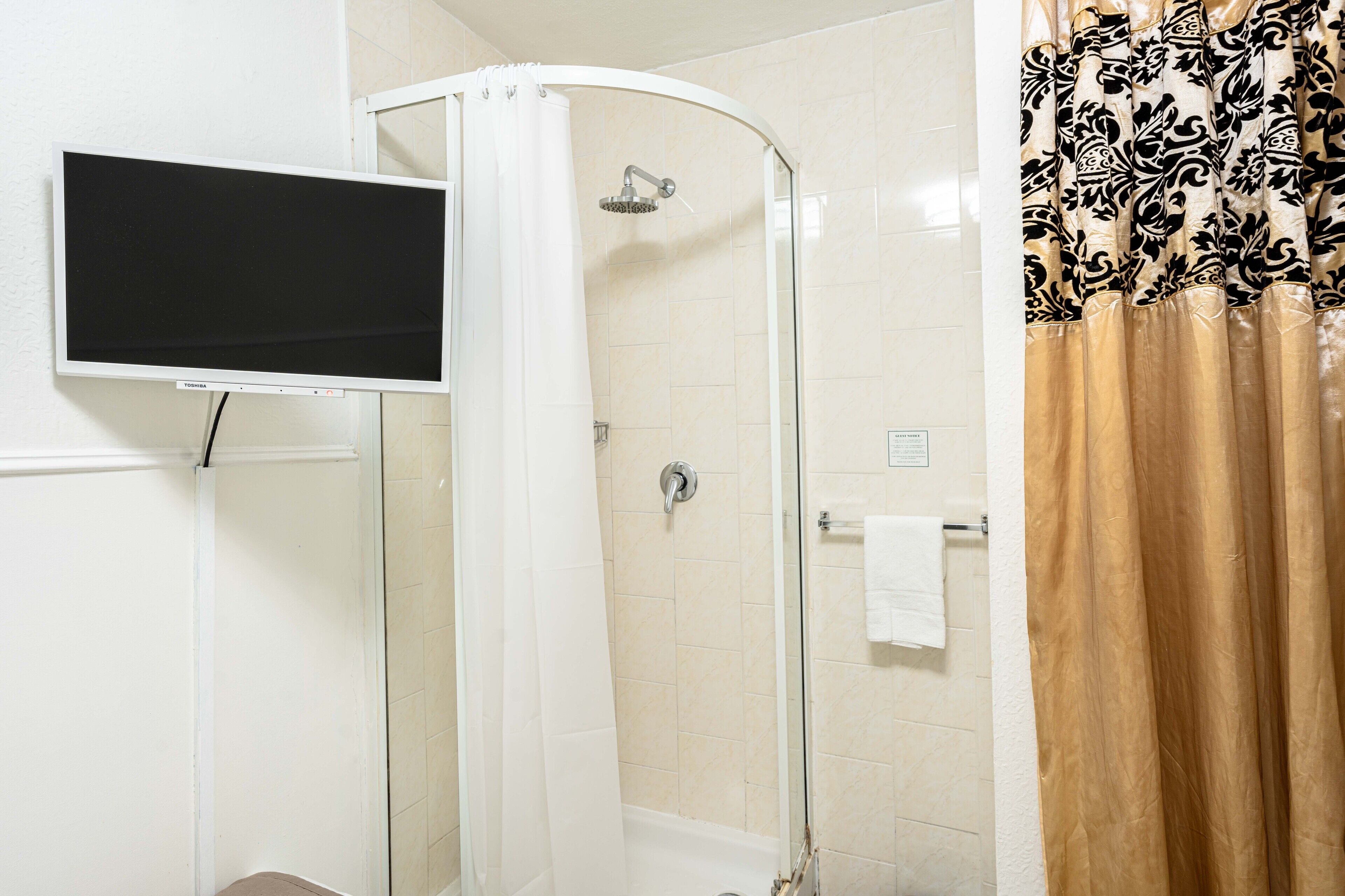 Photo - Lancaster Court Hotel